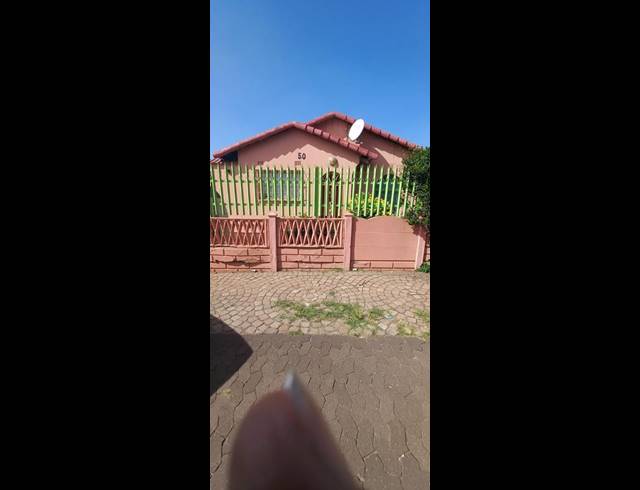3 BEDROOM HOUSE FOR SALE IN LENASIA EXT 2